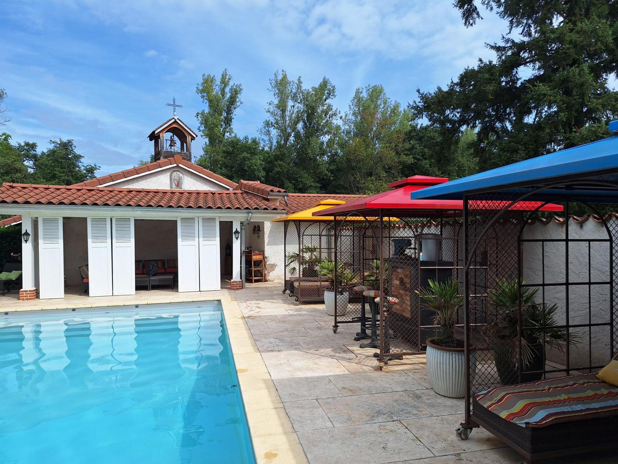 Chateau Des Perichons Poncins Exterior photo